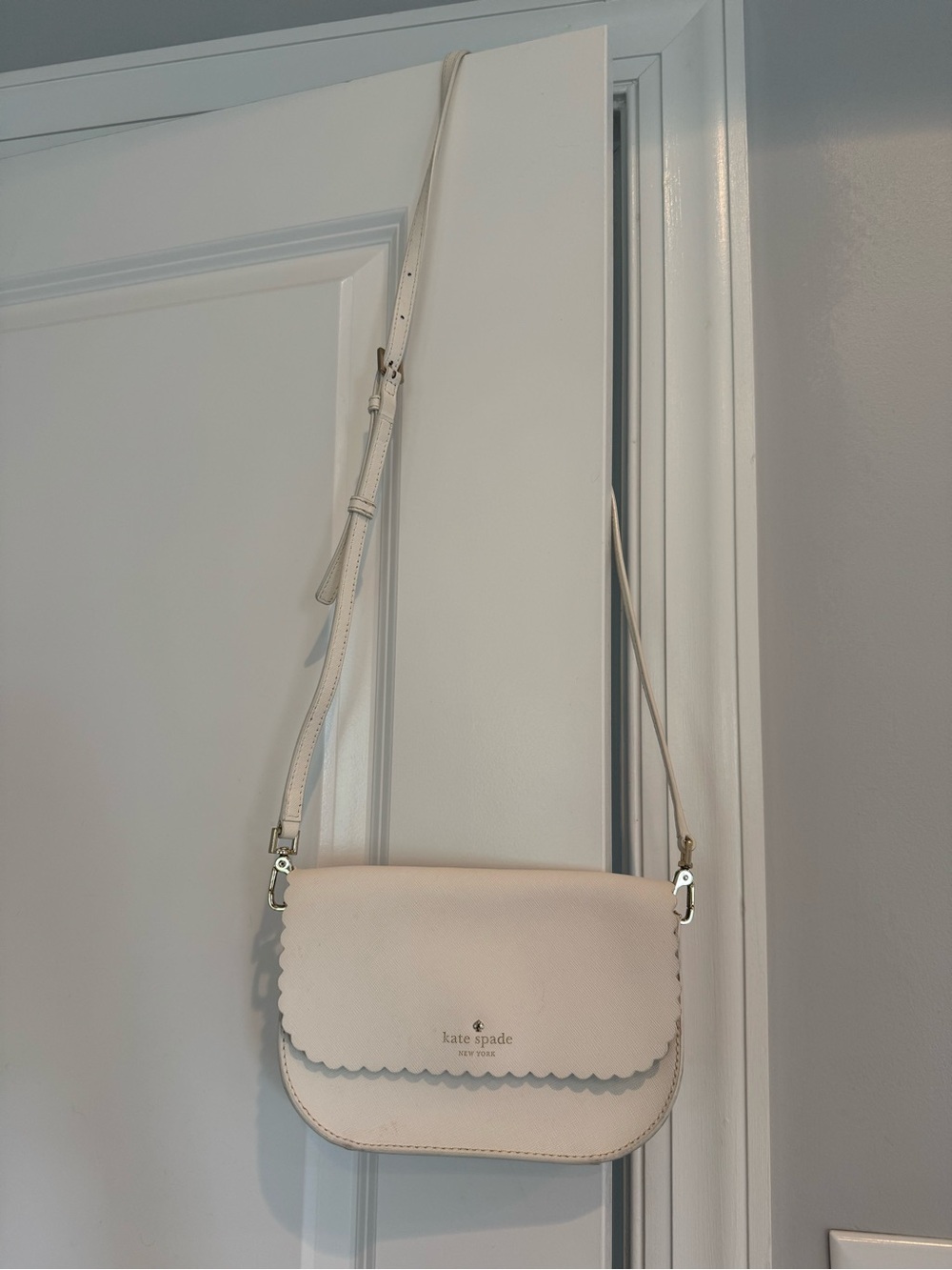 Kate Spade Cream Scallop-Edge Leather Crossbody